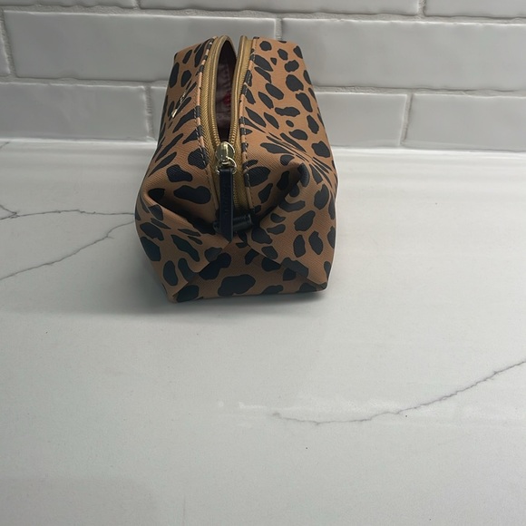 Donated 💥FINAL DAYS💥 😎 FINAL PRICE 😎 Stella & Dot Pouf in Leopard Print - Picture 4 of 4
